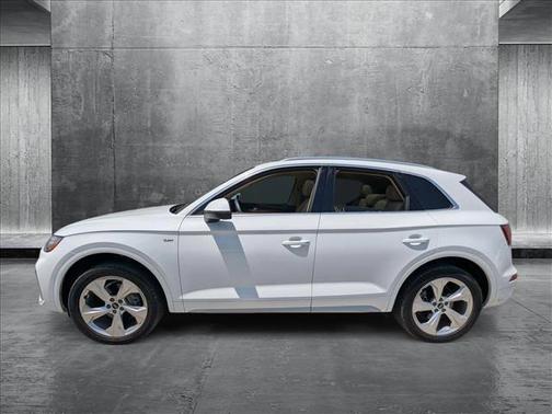 2022 Audi Q5 45 S line Premium Plus