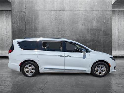 2018 Chrysler Pacifica Hybrid Limited