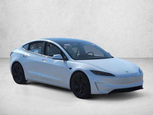 Pearl White Multi-Coat 2025 Tesla Model 3 Performance