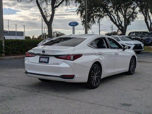 2023 Lexus ES 250 Base