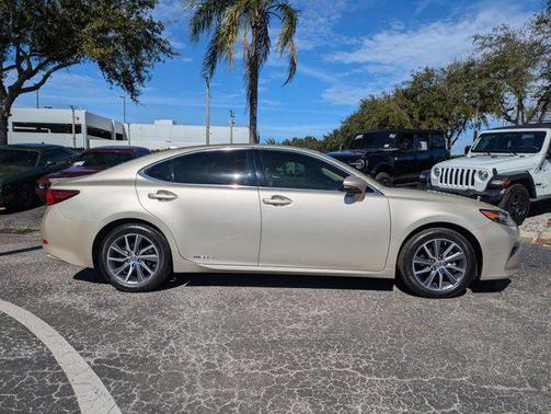 2017 Lexus ES 300h Base