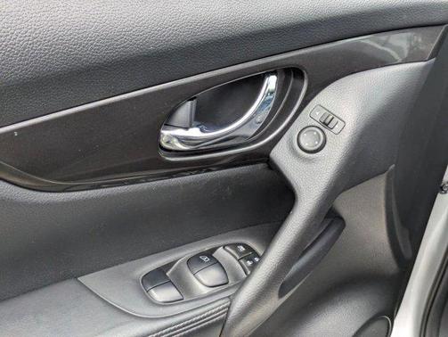 Brilliant Silver 2018 Nissan Rogue SV