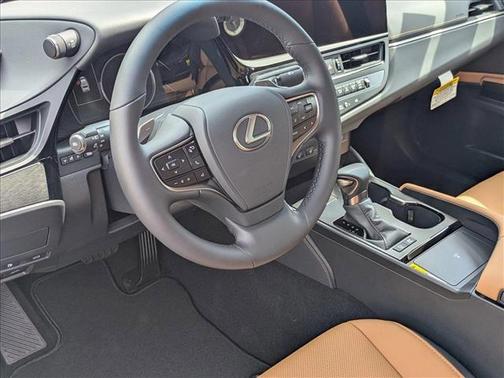 2025 Lexus ES 300h Base