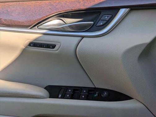 Crystal White Tricoat 2017 Cadillac XTS Luxury