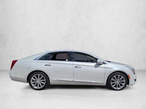 Crystal White Tricoat 2017 Cadillac XTS Luxury