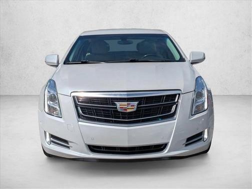 Crystal White Tricoat 2017 Cadillac XTS Luxury