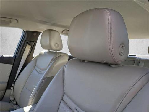 Crystal White Tricoat 2017 Cadillac XTS Luxury