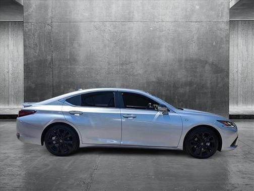 2024 Lexus ES 300h F SPORT Handling