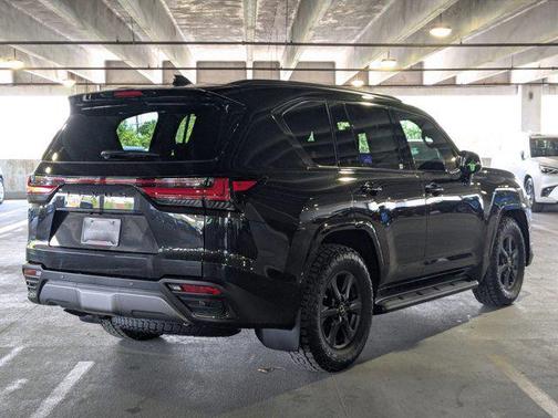 2025 Lexus LX 700h Overtrail