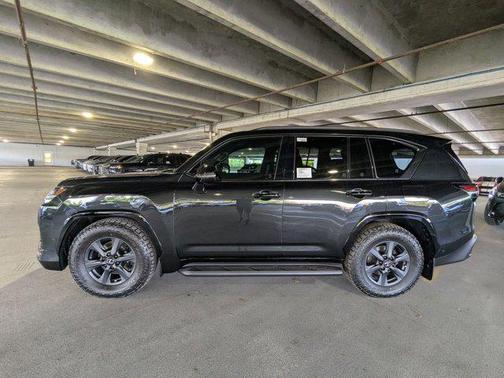 2025 Lexus LX 700h Overtrail