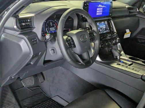 2025 Lexus LX 700h Overtrail
