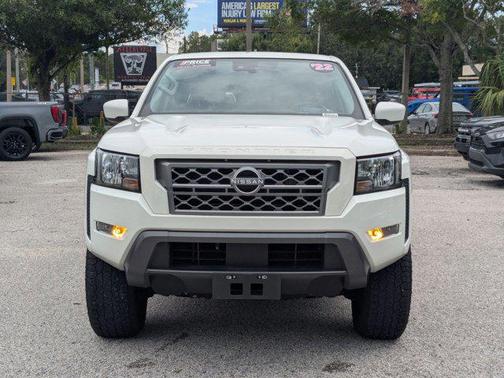 2022 Nissan Frontier SV