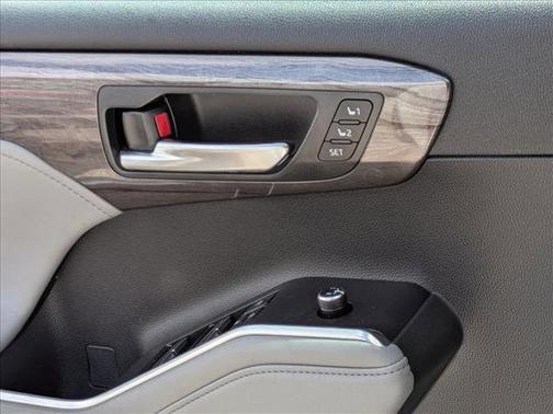 Wind Chill Pearl 2022 Toyota Highlander Hybrid Platinum