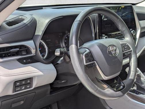 Wind Chill Pearl 2022 Toyota Highlander Hybrid Platinum