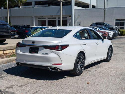 2025 Lexus ES 350 Base