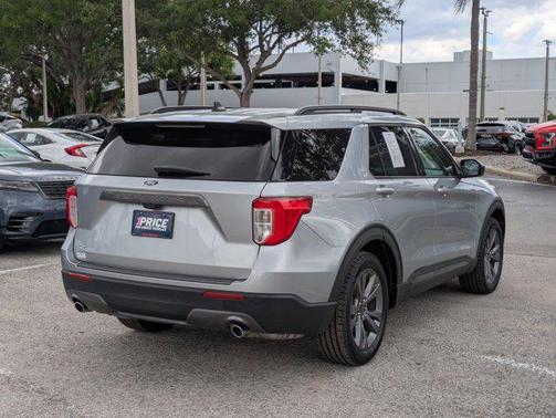 Iconic Silver Metallic 2022 Ford Explorer XLT
