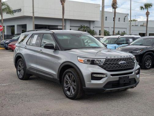Iconic Silver Metallic 2022 Ford Explorer XLT
