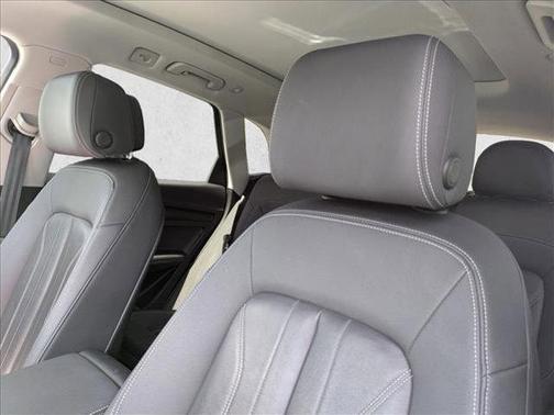 Ibis White 2021 Audi Q5 45 Premium Plus