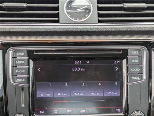 2017 Volkswagen Passat 1.8T R-Line w/Comfort