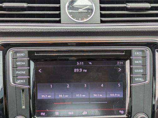 2017 Volkswagen Passat 1.8T R-Line w/Comfort