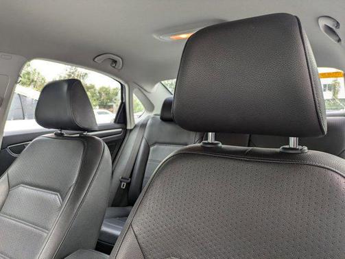 2017 Volkswagen Passat 1.8T R-Line w/Comfort