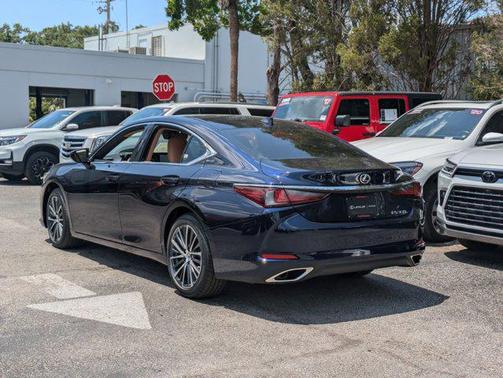 2025 Lexus ES 350 Base