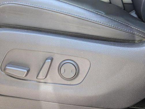 Snow White Pearl 2024 Kia Carnival LX