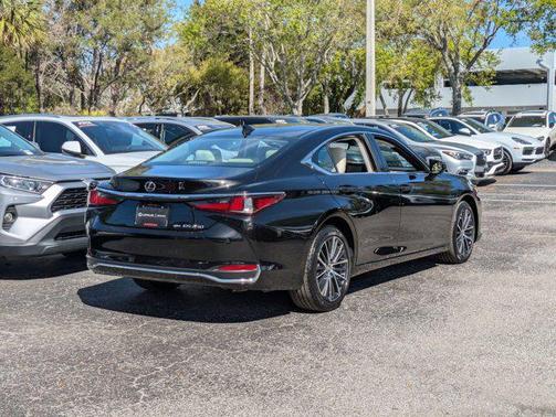 2024 Lexus ES 250 Base