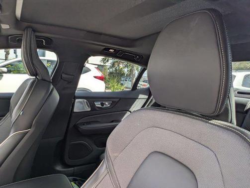 2024 Volvo S60 Recharge Plug-In Hybrid T8 Ultimate Black Edition