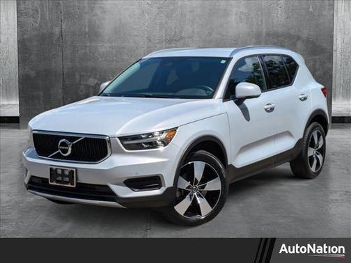 2020 Volvo XC40 T4 Momentum