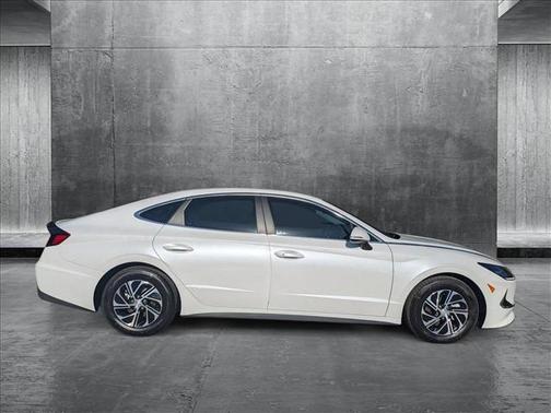 2022 Hyundai SONATA Hybrid Base