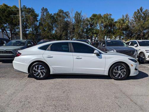 2022 Hyundai SONATA Hybrid Base