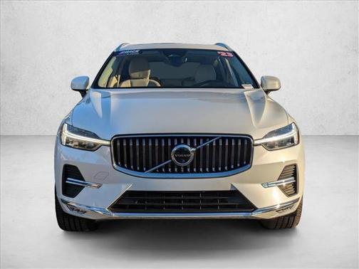2023 Volvo XC60 B5 Ultimate Bright Theme