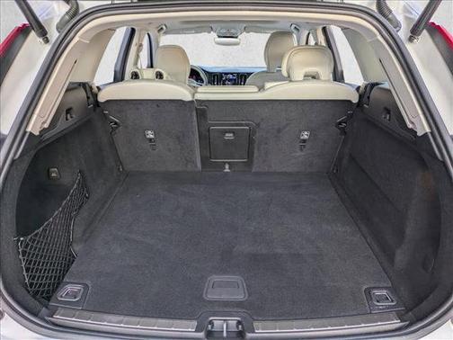 2023 Volvo XC60 B5 Ultimate Bright Theme