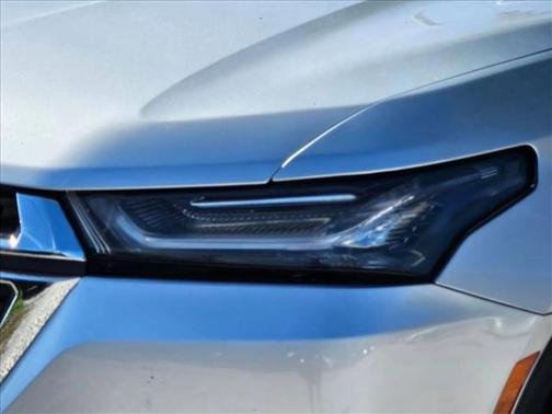 Silver Ice Metallic 2022 Chevrolet Traverse LS