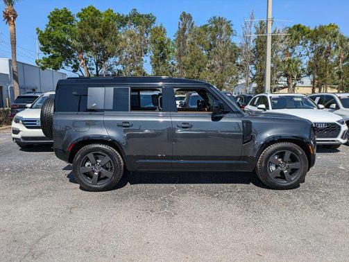 2024 Land Rover Defender 110 P400 X-Dynamic SE