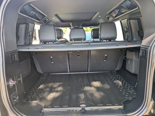 2024 Land Rover Defender 110 P400 X-Dynamic SE