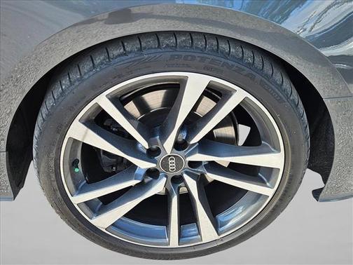 Daytona Gray Pearl Effect/Black Roof 2023 Audi S5 Premium Plus TFSI quattro Tiptronic