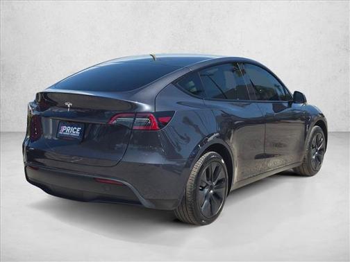 Pearl White Multi-Coat 2025 Tesla Model Y Long Range Dual Motor Rear-Wheel Drive