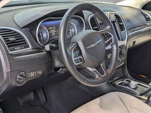 2022 Chrysler 300 Touring