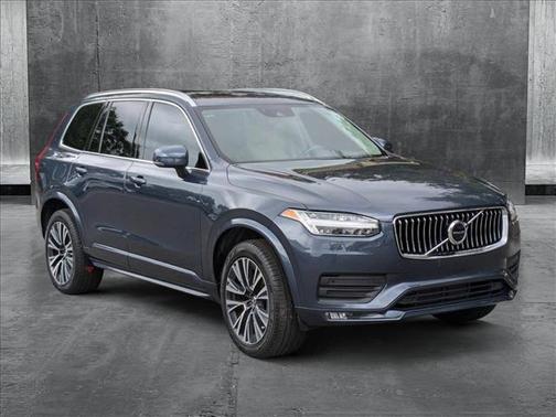 2022 Volvo XC90 T5 Momentum