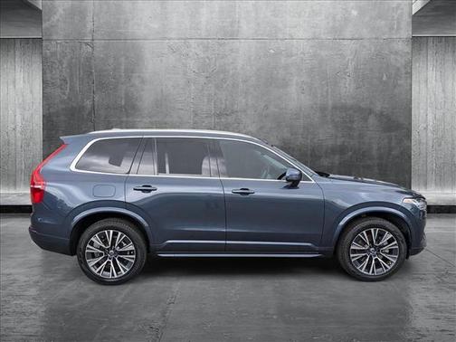2022 Volvo XC90 T5 Momentum