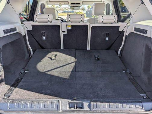 2024 Land Rover Discovery P300 S