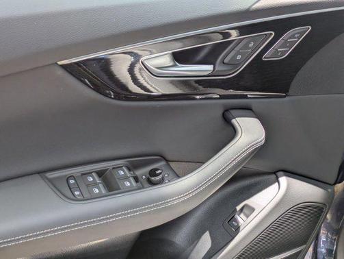 Waitomo Blue Metallic 2025 Audi Q8 55 Premium Plus