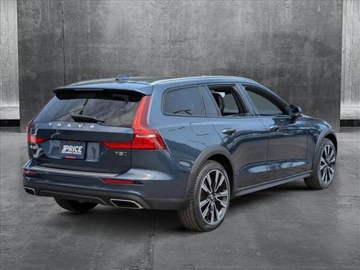 2020 Volvo V60 Cross Country T5