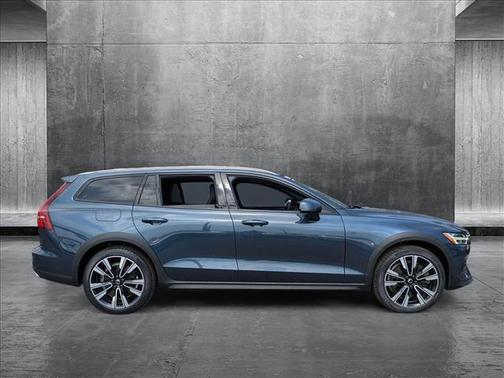 2020 Volvo V60 Cross Country T5