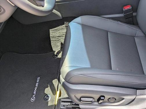 2025 Lexus ES 300h Base