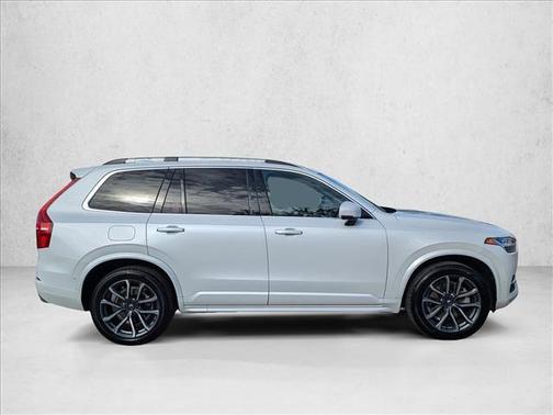 2019 Volvo XC90 T6 Momentum