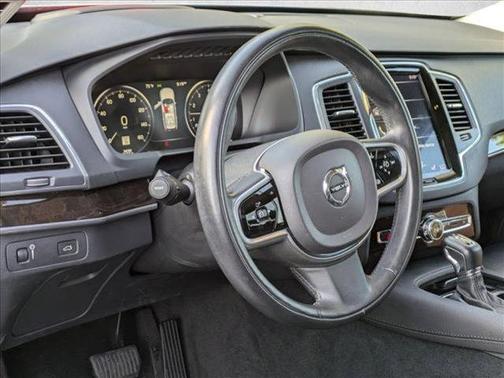 2019 Volvo XC90 T6 Momentum