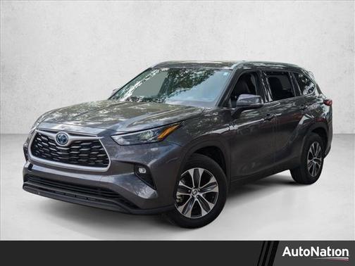 Magnetic Gray Metallic 2022 Toyota Highlander Hybrid XLE